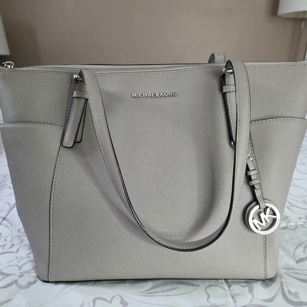 EUC Michael Kors Jet Set Gray Tote Bag